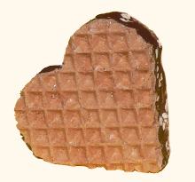 El barquillo para todos los enamorados: Barquillo relleno de crema de chocolate y nueces, con forma de corazn